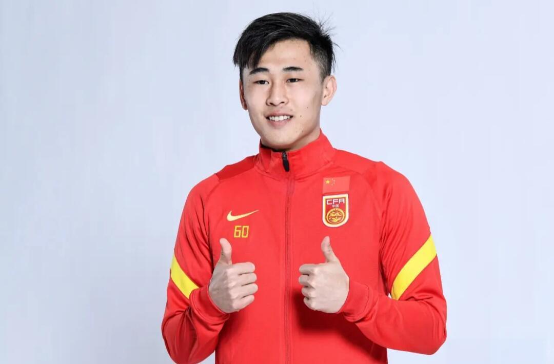 乐鱼体育:年轻球员戴伟浚“技术扶贫”，球迷：中国足球的希望全靠他了？的简单介绍